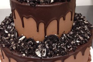 Чем украсить шоколадный торт