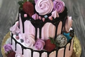 Декор торта для девушки