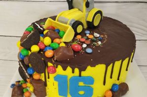 Торт с трактором