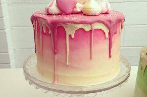 Торт розовый для девочки