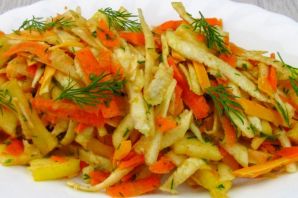 Салат с морковкой и сельдереем