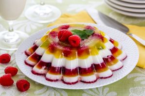 Десерт желейный с фруктами