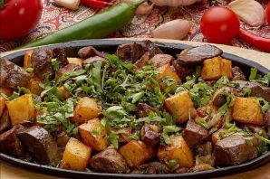 Армянское блюдо из мяса и картошки