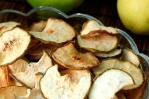 Фруктовые чипсы в сушилке для фруктов