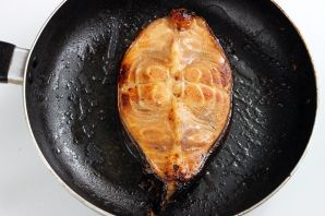Рыба в терияки соусе на сковороде
