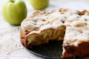 Кудрявый пирог с яблоками