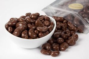 Орехи в шоколаде конфеты