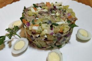 Вкусный салат с селедкой