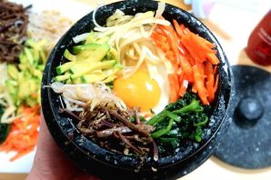 Блюдо пибимпап корейское