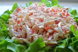 Тритон салат с кальмарами и крабовыми