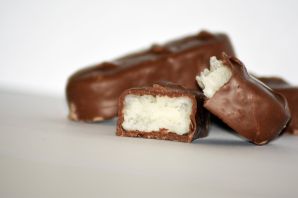 Конфеты с белой начинкой шоколадные