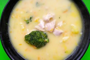 Суп с брокколи и плавленным сыром