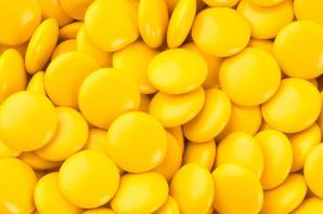 Желтые конфеты