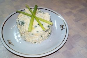 Салат с плавленным сыром и чесноком