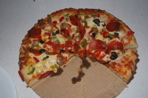 Большая треугольная пицца