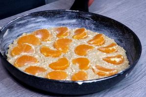 Пирог мандариновый на сковороде