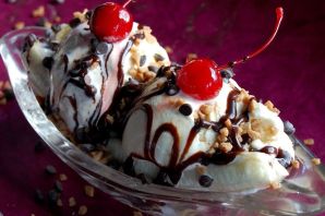 Мороженое вишня в шоколаде