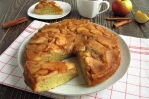 Быстрый пирог с яблоками на сковороде