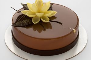 Цветок из шоколада для торта