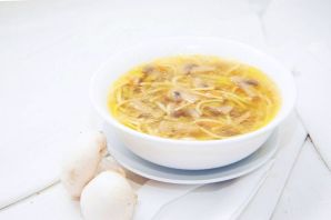 Грибной суп с лапшой