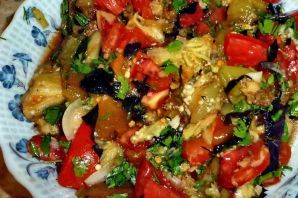 Салат с баклажанами и грецкими орехами