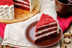 Бисквитный торт красный бархат
