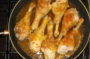 Курица в майонезном соусе на сковороде