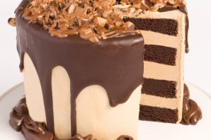 Шоколадный торт с ганашем и кремом