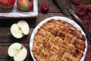 Пирог из сушеных яблок в духовке