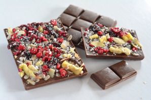 Шоколадные конфеты с орешками внутри