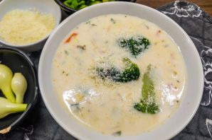 Сырный суп с брокколи и грибами