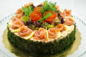 Суши салат слоями с красной рыбой