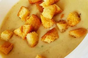 Картофельный суп пюре с сухариками
