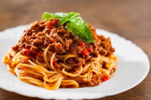 Спагетти болоньезе блюдо