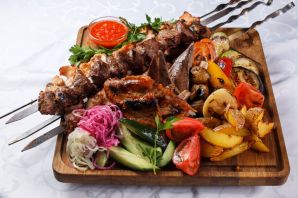 Блюда кавказской кухни из мяса