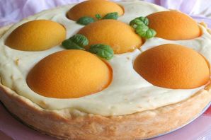 Пирог с консервированными персиками в мультиварке