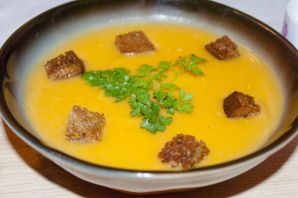 Картофельный суп с гренками