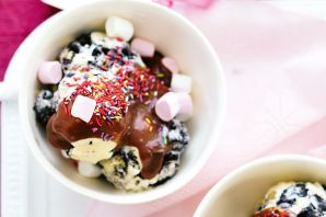 Мороженое с маршмеллоу и шоколадом