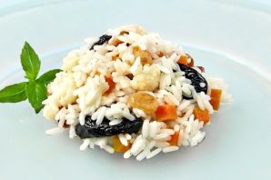 Блюдо рис с изюмом