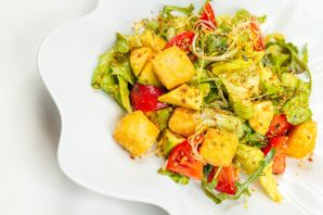 Салат с тофу и овощами