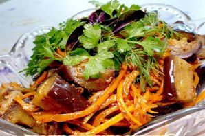 Корейский салат из баклажанов и моркови