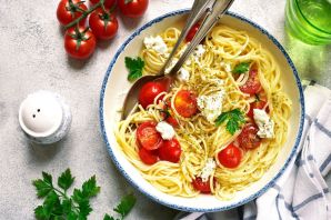 Спагетти со сливками и помидорами