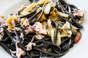 Спагетти черные с морепродуктами