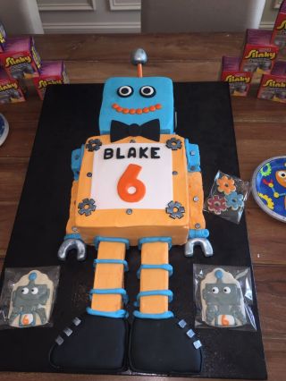 Торт с роботами