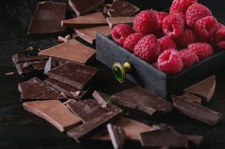 Шоколад на столе