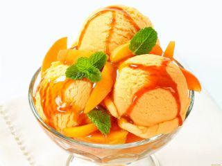 Мороженое в апельсиновой глазури