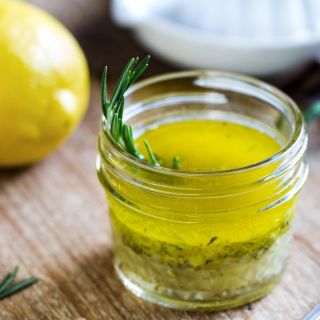 Заправка для салата с лимонным соком