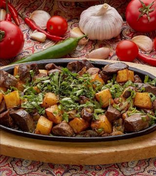 Армянское блюдо из мяса и картошки