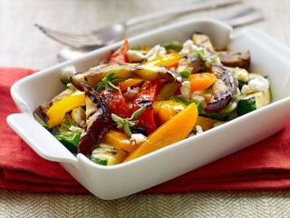 Гриль салат из овощей в духовке
