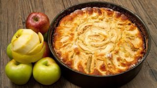 Пирог с яблочным пюре в духовке